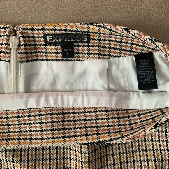 Express Houndstooth Patterned Lined Mini Skirt - Size 6 - Picture 4 of 6
